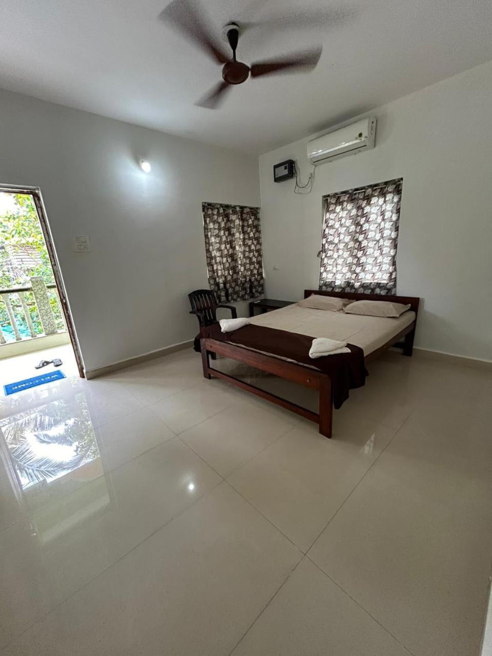Hare Krishna Hotel Arambol Buitenkant foto