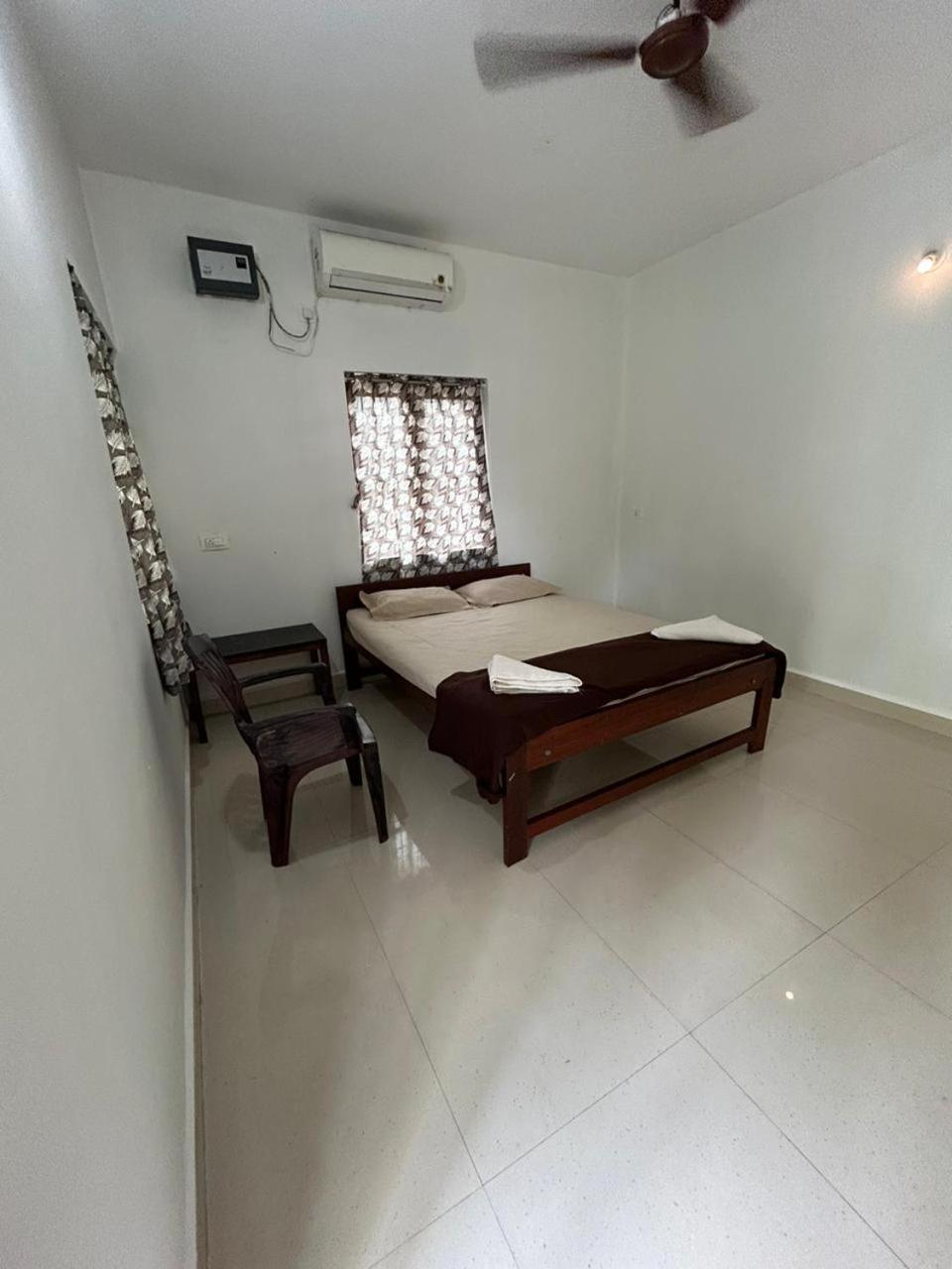 Hare Krishna Hotel Arambol Buitenkant foto